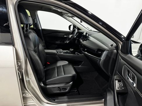 Used 2025 Nissan Rogue SL AWD/4WD image 21
