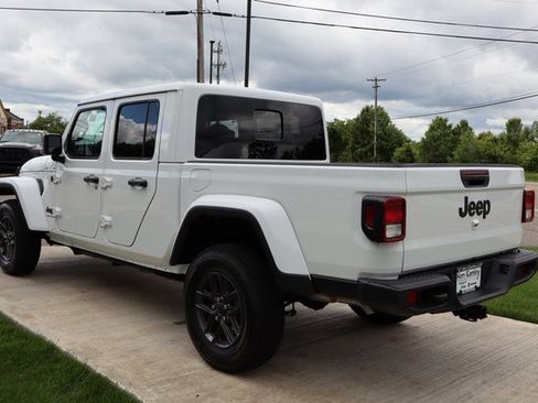 New 2025 Jeep Gladiator Sport image 29
