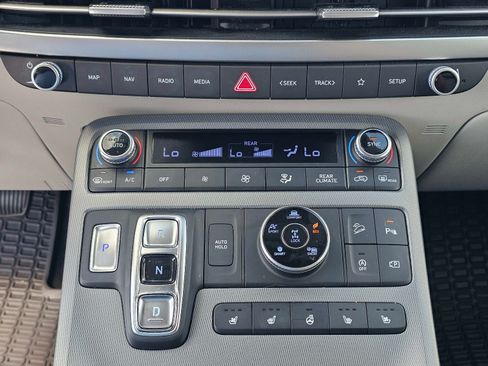 Used 2024 Hyundai Palisade Limited AWD/4WD image 28