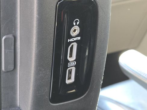 Used 2019 Chrysler Pacifica Touring-L Plus w/ Advanced Safetytec Group FWD image 10