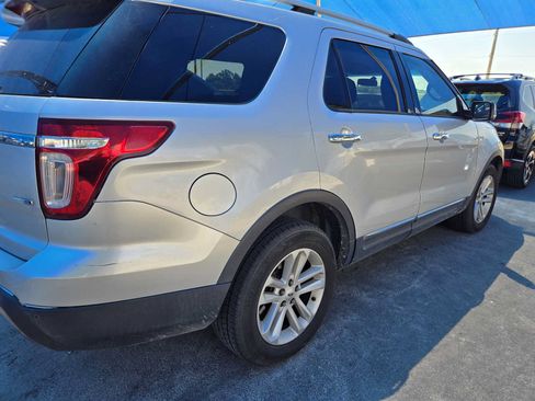 Used 2014 Ford Explorer XLT AWD/4WD image 4