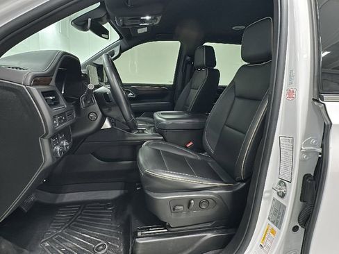 Used 2023 Chevrolet Suburban Premier AWD/4WD image 9