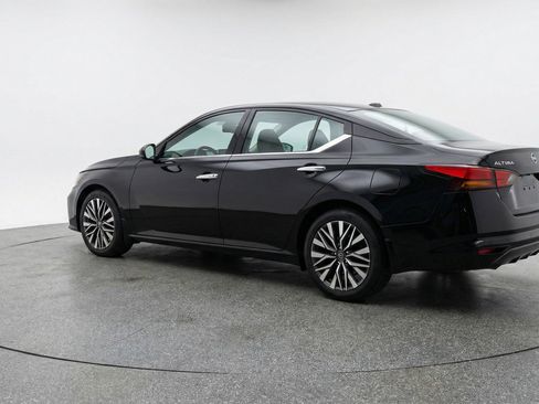 Used 2025 Nissan Altima 2.5 SV image 6