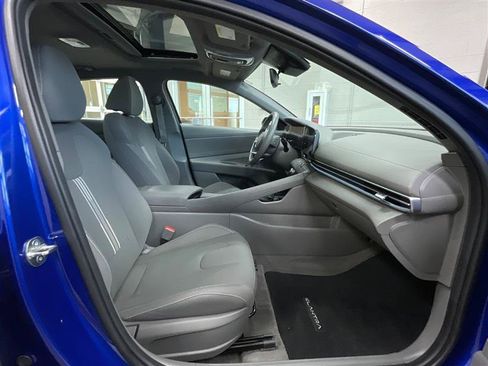 Used 2024 Hyundai Elantra SEL w/ Convenience Package FWD image 29