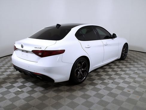Used 2017 Alfa Romeo Giulia Ti w/ TI 19" Sport Package RWD image 7