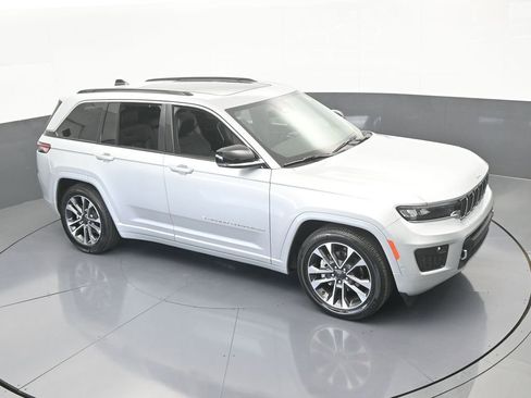 Used 2024 Jeep Grand Cherokee Overland w/ Luxury Tech Group IV image 61