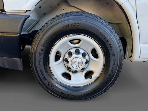 Used 2017 Chevrolet Express 2500 image 18