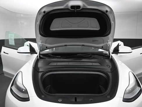 Used 2023 Tesla Model Y Long Range AWD/4WD image 37