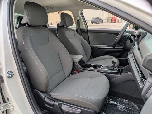 Used 2025 Kia K4 LXS image 28