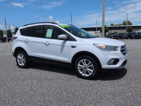 Used 2017 Ford Escape SE w/ Equipment Group 201A FWD image 1