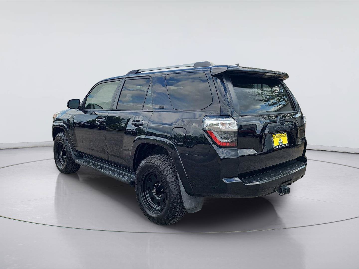 Used 2019 Toyota 4Runner SR5 AWD/4WD image 3