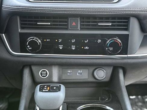 Used 2023 Nissan Rogue S FWD image 17