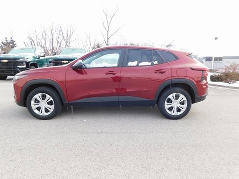 Used 2025 Chevrolet Trax LS image 6