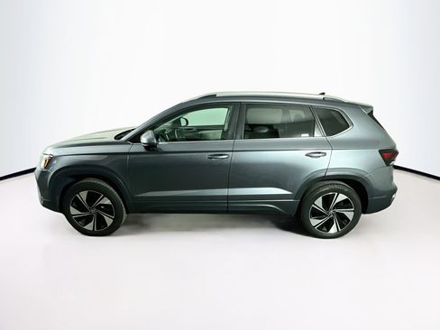 Used 2025 Volkswagen Taos SE AWD/4WD image 4