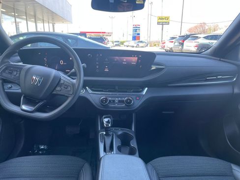 Used 2025 Buick Envista Preferred image 32