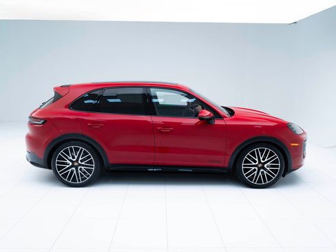 Used 2025 Porsche Cayenne GTS image 8