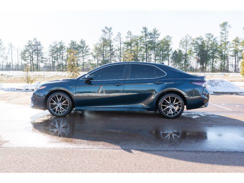 Used 2021 Toyota Camry SE image 8