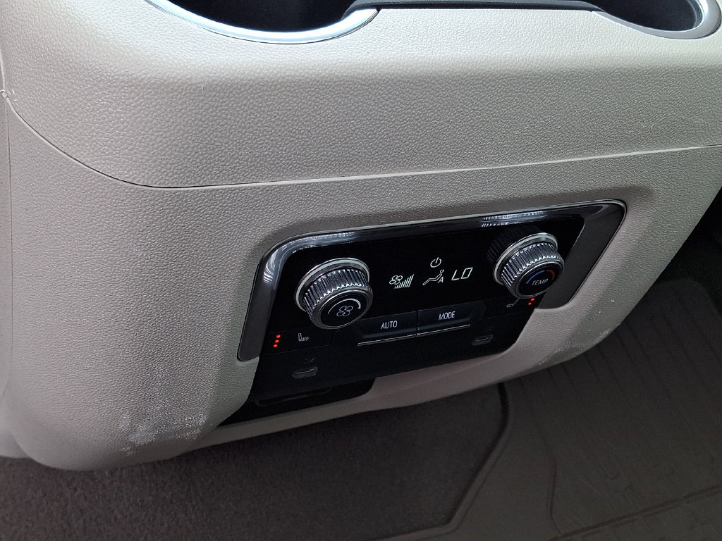 Used 2023 GMC Yukon Denali AWD/4WD image 15