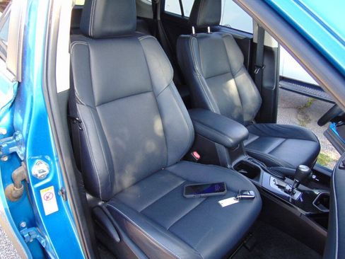 Used 2018 Toyota RAV4 Limited FWD image 28