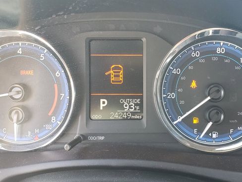 Used 2018 Toyota Corolla LE image 10