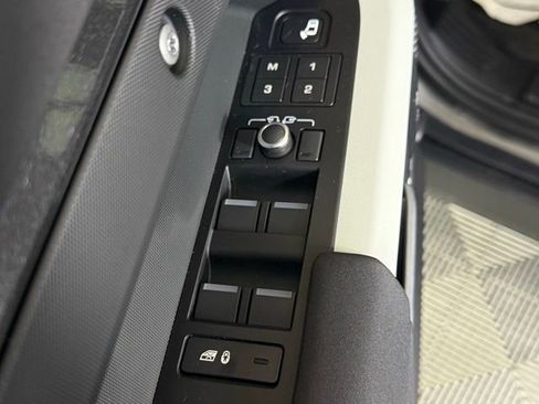 Used 2022 Land Rover Defender 110 X-Dynamic SE image 30