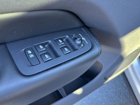 Used 2019 Volvo XC60 T5 Momentum w/ Multimedia Package image 27