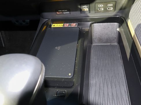 Used 2025 Toyota Camry SE image 11