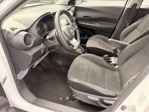 Used 2022 Nissan Kicks S FWD image 11