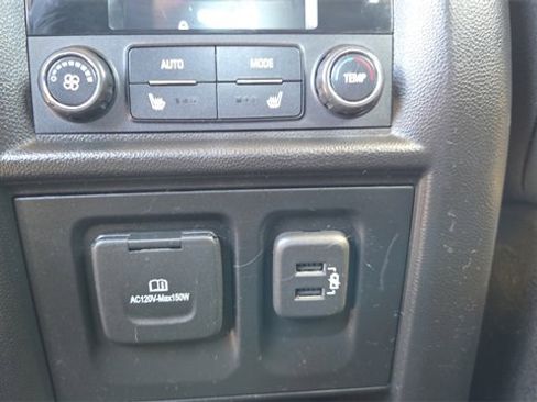 Used 2021 Chevrolet Traverse Premier image 25