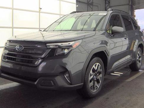 Used 2025 Subaru Forester Premium image 2