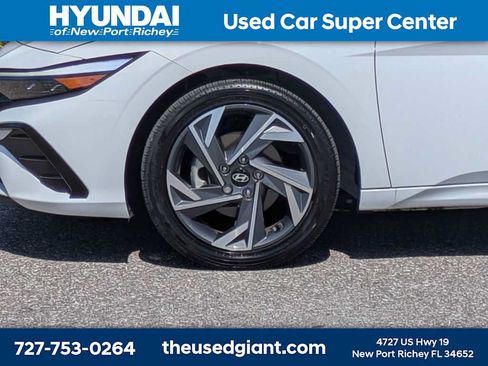 Certified 2025 Hyundai Elantra SEL FWD image 10