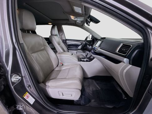 Used 2018 Toyota Highlander XLE image 29