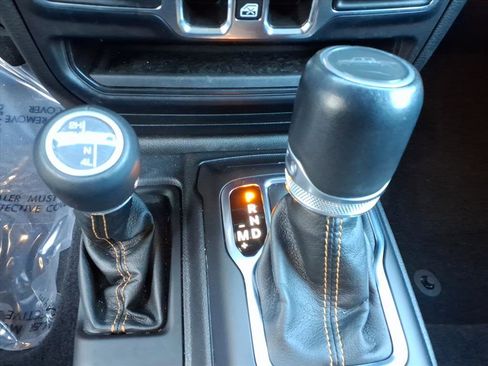 Used 2023 Jeep Gladiator Overland image 20