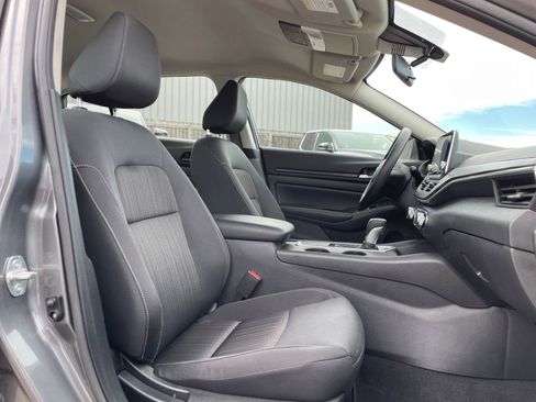 Used 2025 Nissan Altima 2.5 SV image 37