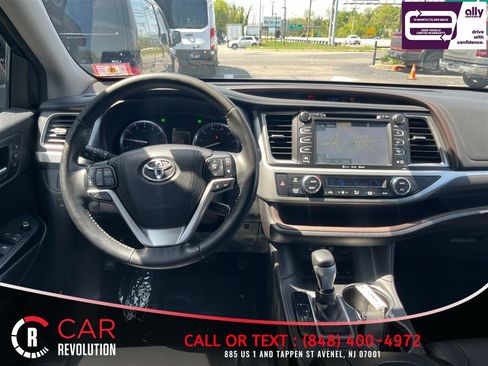 Used 2017 Toyota Highlander Limited w/ Protection Package #3 AWD/4WD image 34