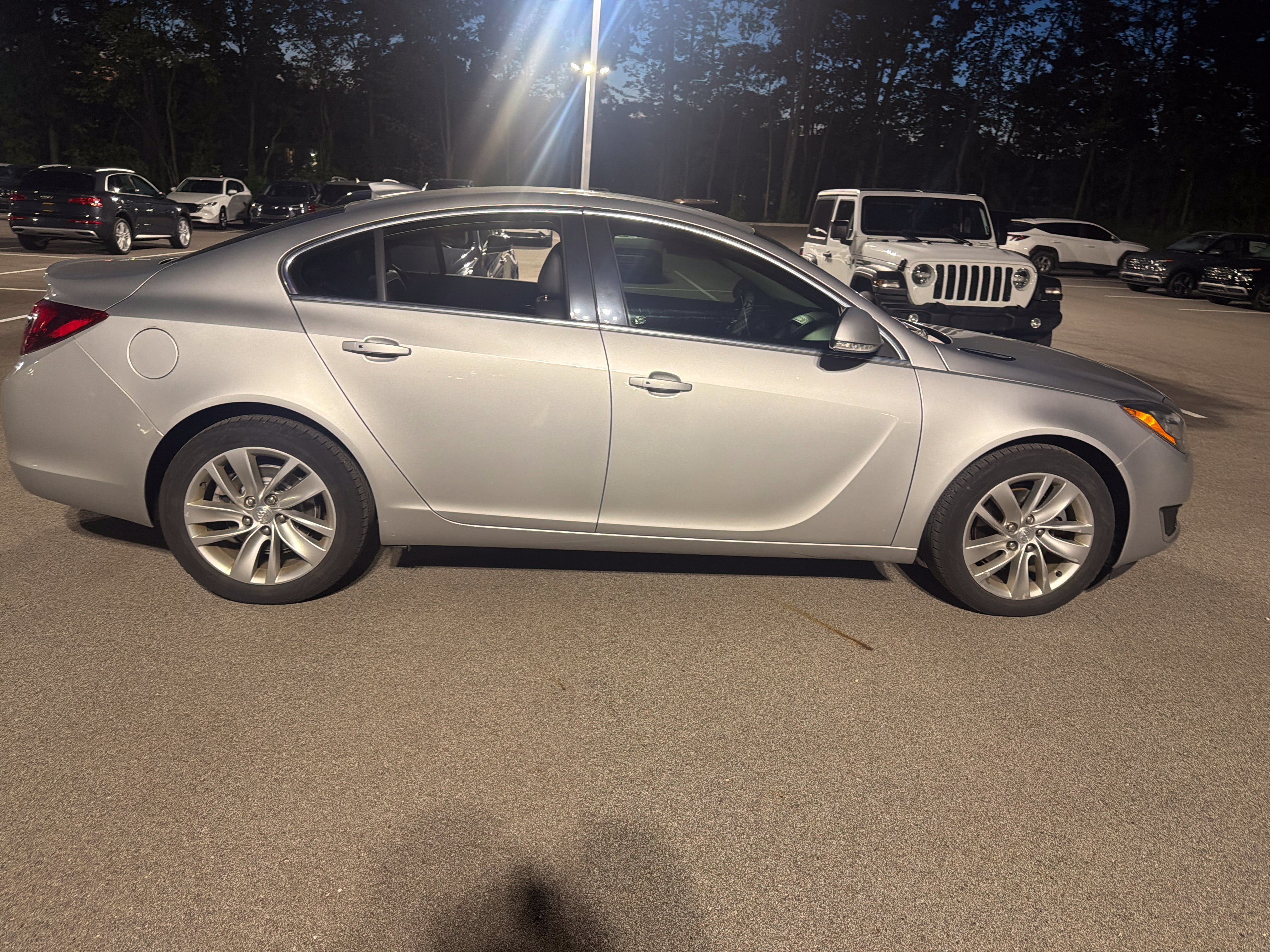 Used 2015 Buick Regal Premium w/ Experience Buick Package FWD image 4