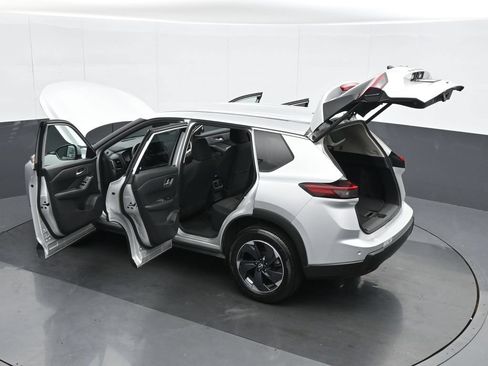 Used 2025 Nissan Rogue SV AWD/4WD image 38