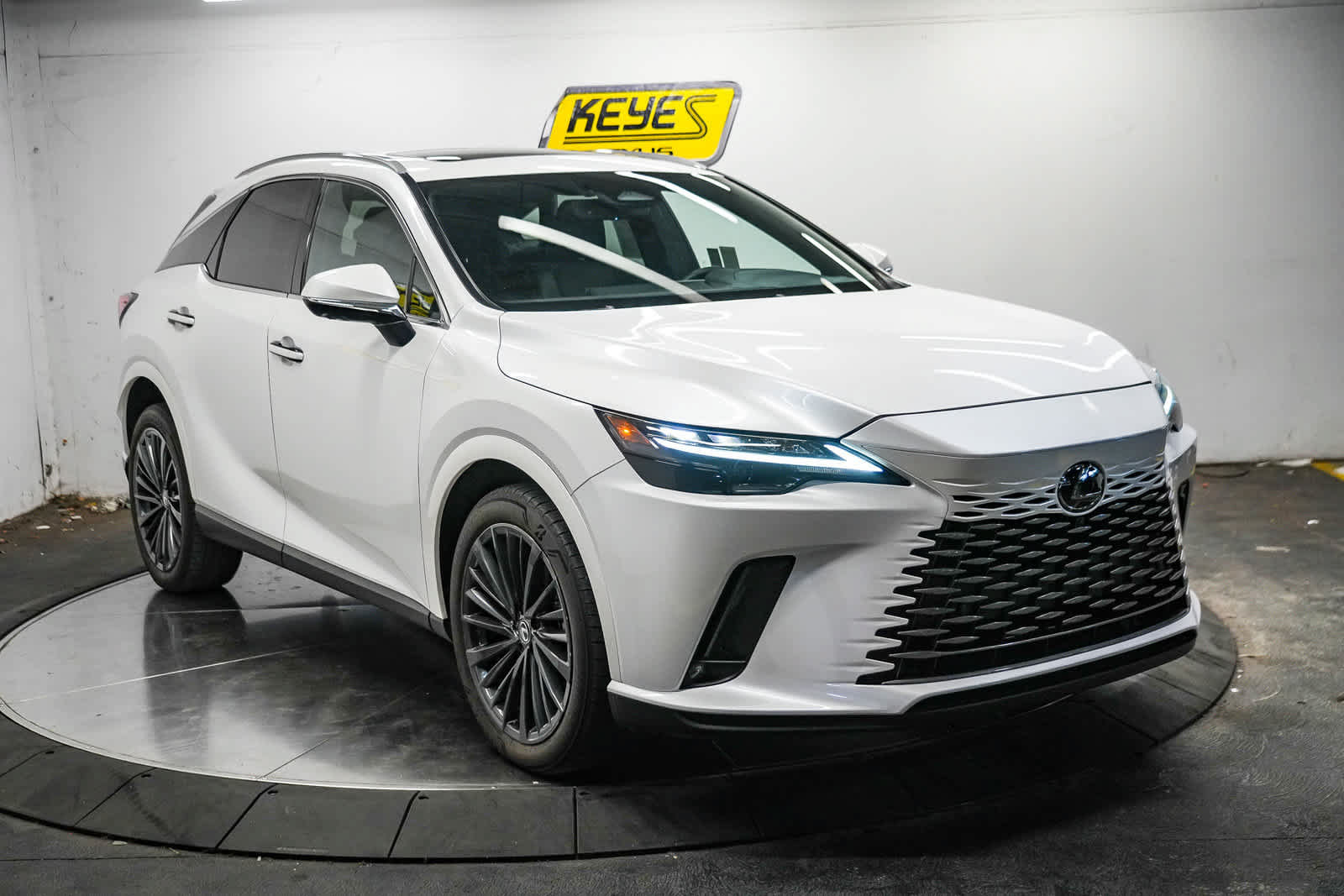 Used 2024 Lexus RX 350 Premium w/ Convenience Package FWD image 5