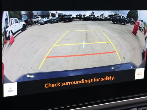 Used 2025 Toyota Camry SE image 3