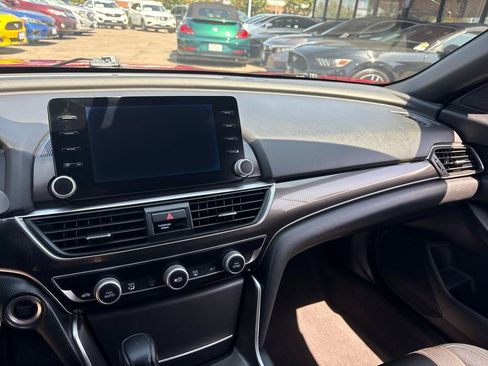 Used 2018 Honda Accord Sport image 9