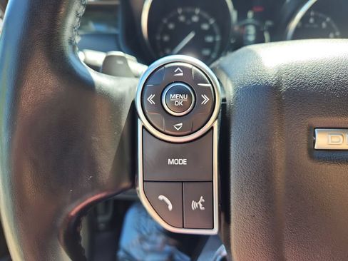 Used 2017 Land Rover Discovery HSE AWD/4WD image 19