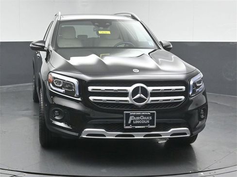 Used 2021 Mercedes-Benz GLB 250 4MATIC image 2