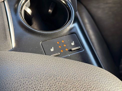 Used 2020 Toyota Camry SE image 29