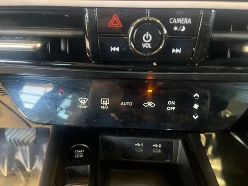 Used 2025 Nissan Kicks SR FWD image 15