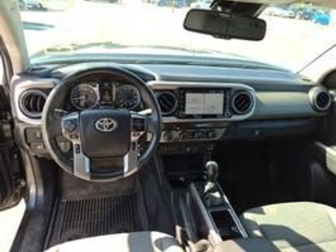 Used 2022 Toyota Tacoma SR5 w/ Technology Package AWD/4WD image 7