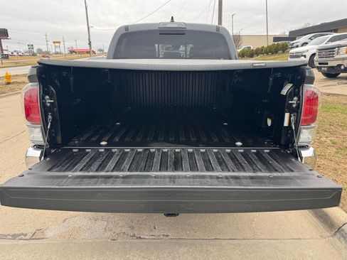 Used 2020 Toyota Tacoma TRD Off-Road image 10