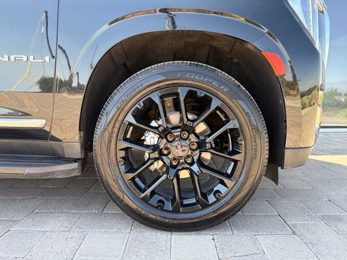 Used 2022 GMC Yukon Denali AWD/4WD image 9