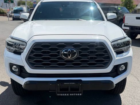 Used 2020 Toyota Tacoma TRD Off-Road w/ Technology Package AWD/4WD image 18
