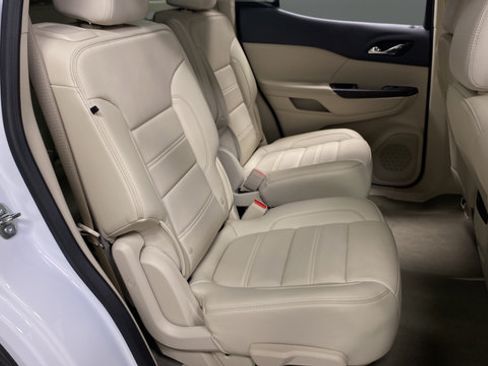 Used 2023 GMC Acadia Denali w/ Denali Technology Package AWD/4WD image 26