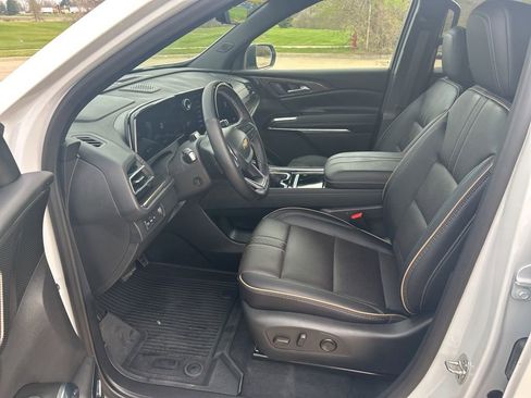 Used 2025 Chevrolet Traverse High Country image 14